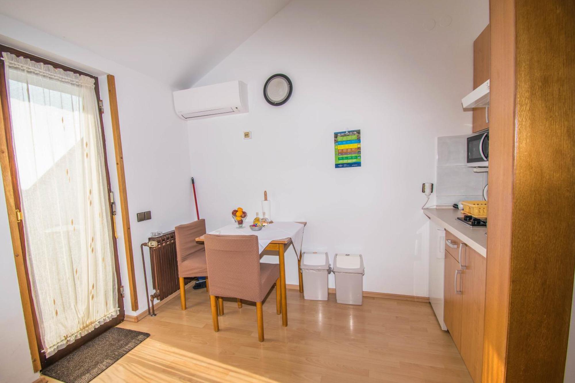Apartments Punta & Vista In Krk Крк Экстерьер фото